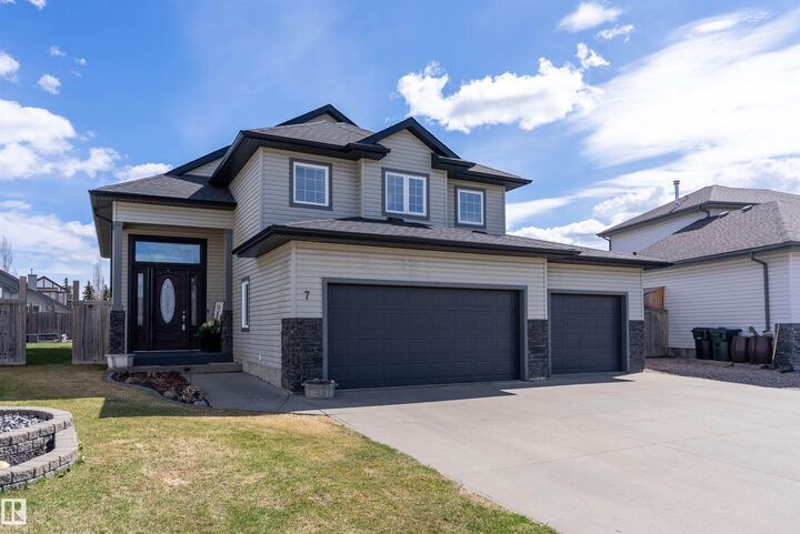 Property Photo:  7 Huntington Bay  AB T7X 4K7 
