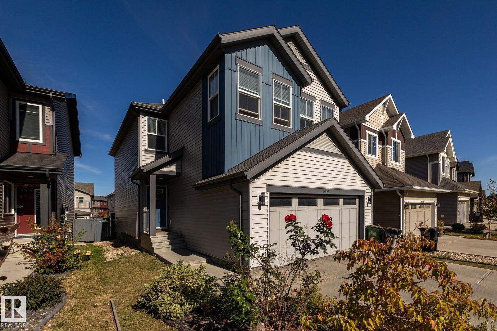 Property Photo:  1440 Darby Green SW  AB T6W 4N5 