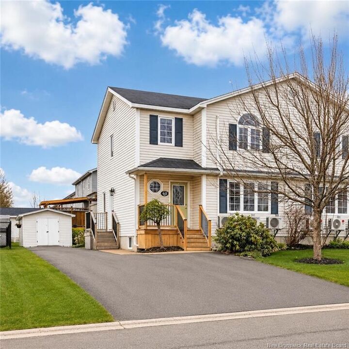 40 Stoneham Drive — photo 1