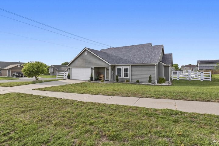 Property Photo: 2730 Oakwood Drive KS 66441