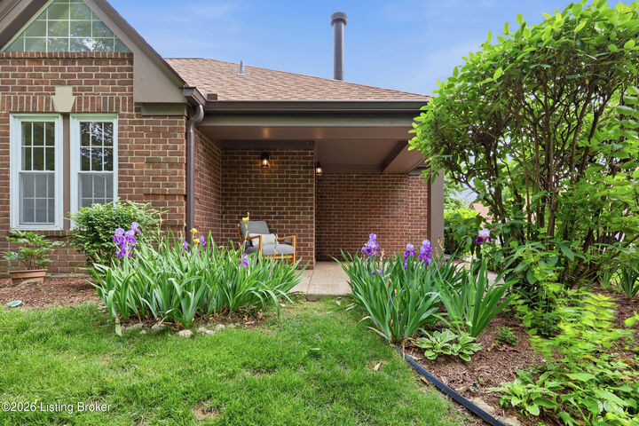 Property Photo:  1404 Eastbridge Ct  KY 40223 