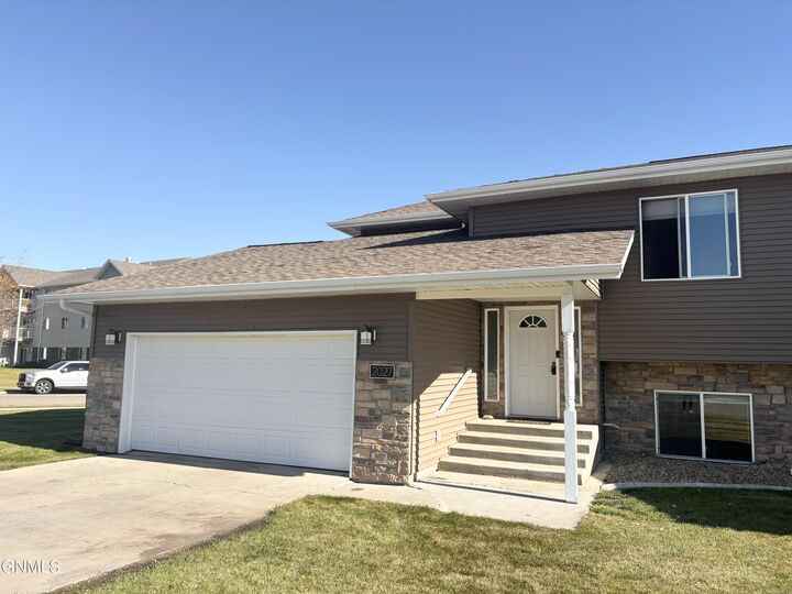 Property Photo:  2027 Koch Drive  ND 58503 