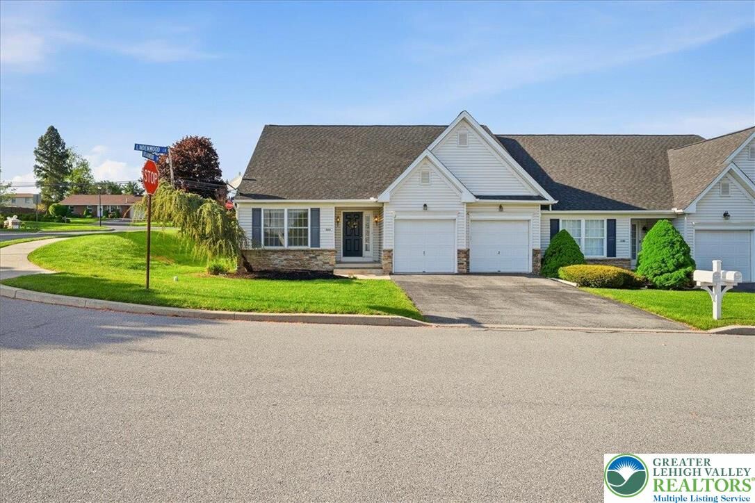 Property Photo:  1314 Lindenwood Lane  PA 18040 