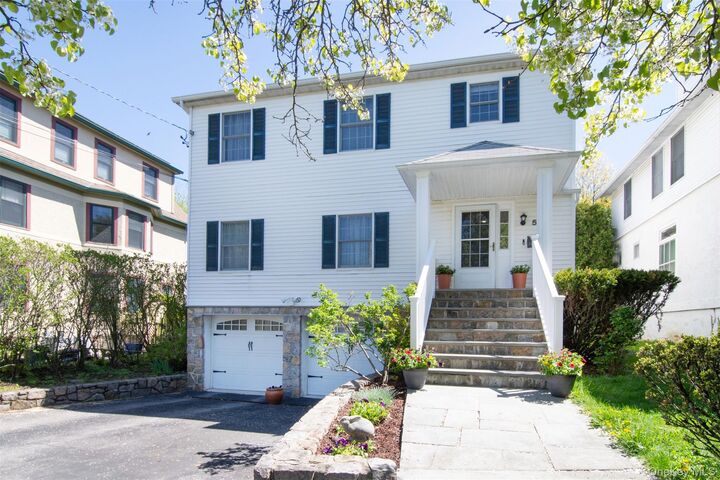 Property Photo:  53 Mohican Park Avenue  NY 10522 