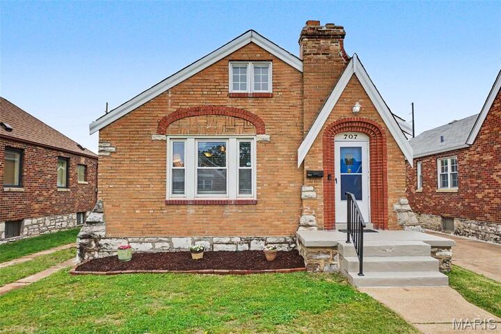 Property Photo:  707 Bellavilla Drive  MO 63125 