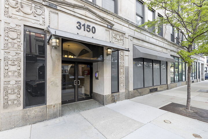 Property Photo: 3150 N Sheffield Avenue 304 IL 60657