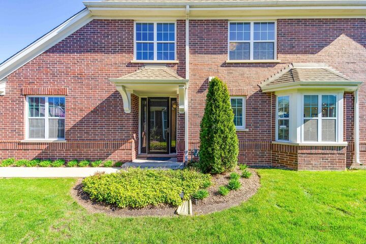 Property Photo:  2240 Washington Drive  IL 60062 