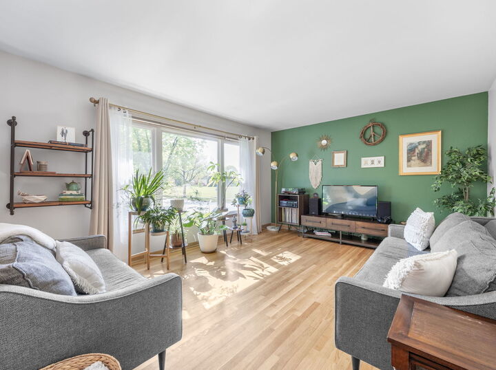 Property Photo:  