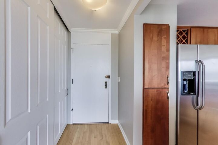 Property Photo:  2800 N Lake Shore Drive 2414  IL 60657 