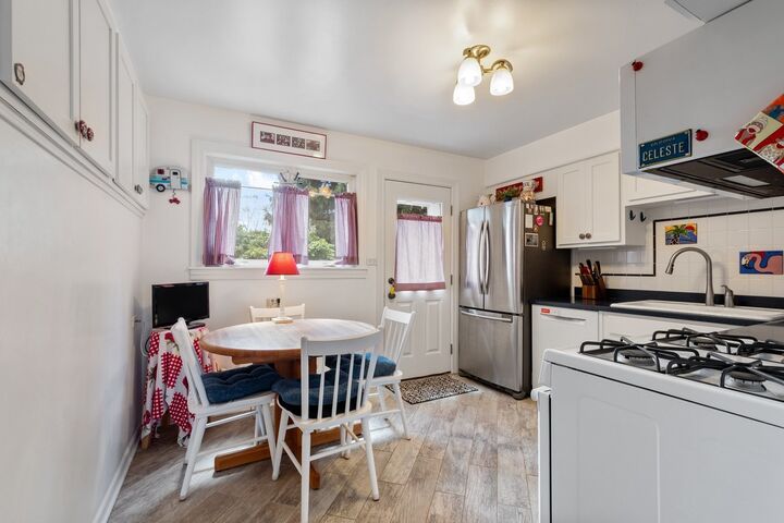 Property Photo:  7511 N Bell Avenue B  IL 60645 
