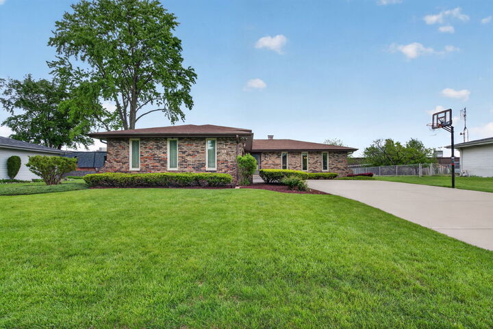 Property Photo:  106 N Brookshore Drive  IL 60404 