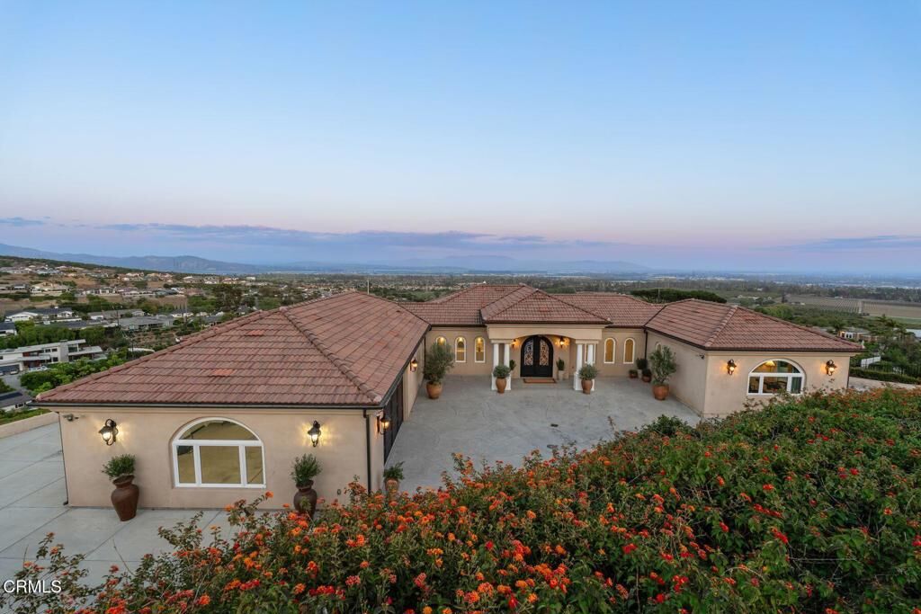 Property Photo: 686 Skyview Terrace CA 93003