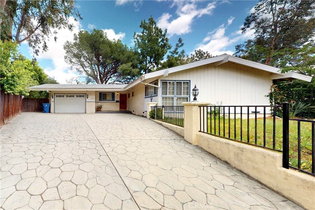 Property Photo: 11918 Cameo Place CA 91344