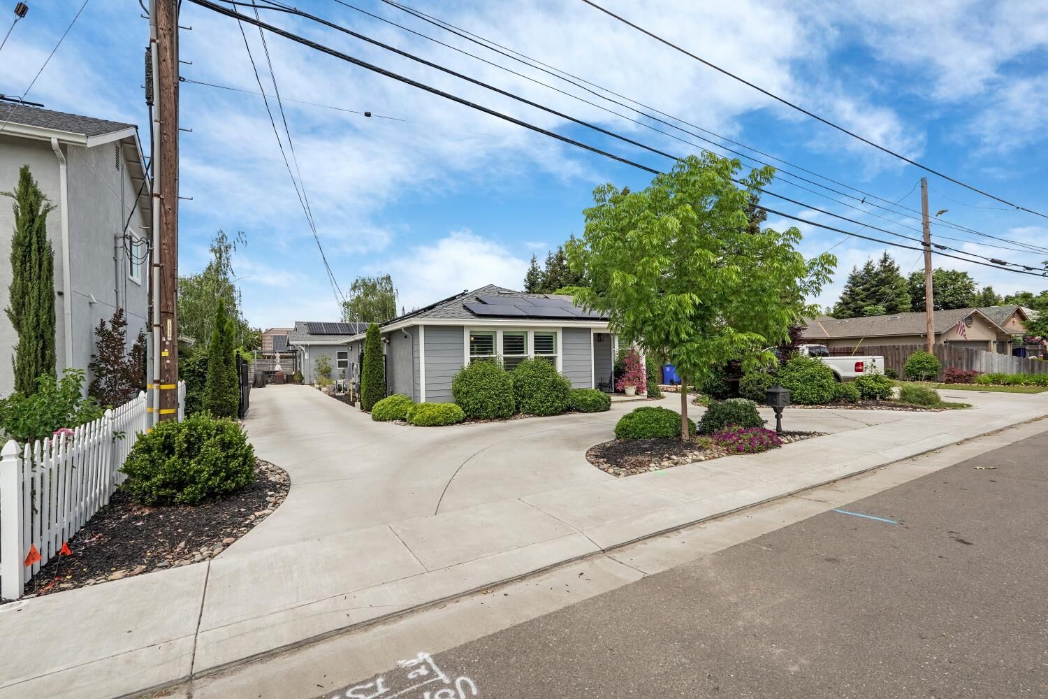 Property Photo:  595 E Augusta Street  CA 95258 
