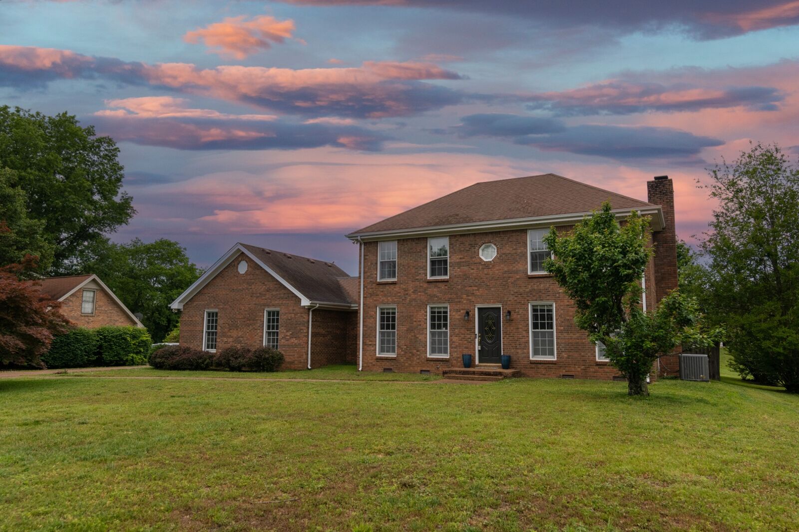 Property Photo: 522 W Point Dr TN 37043