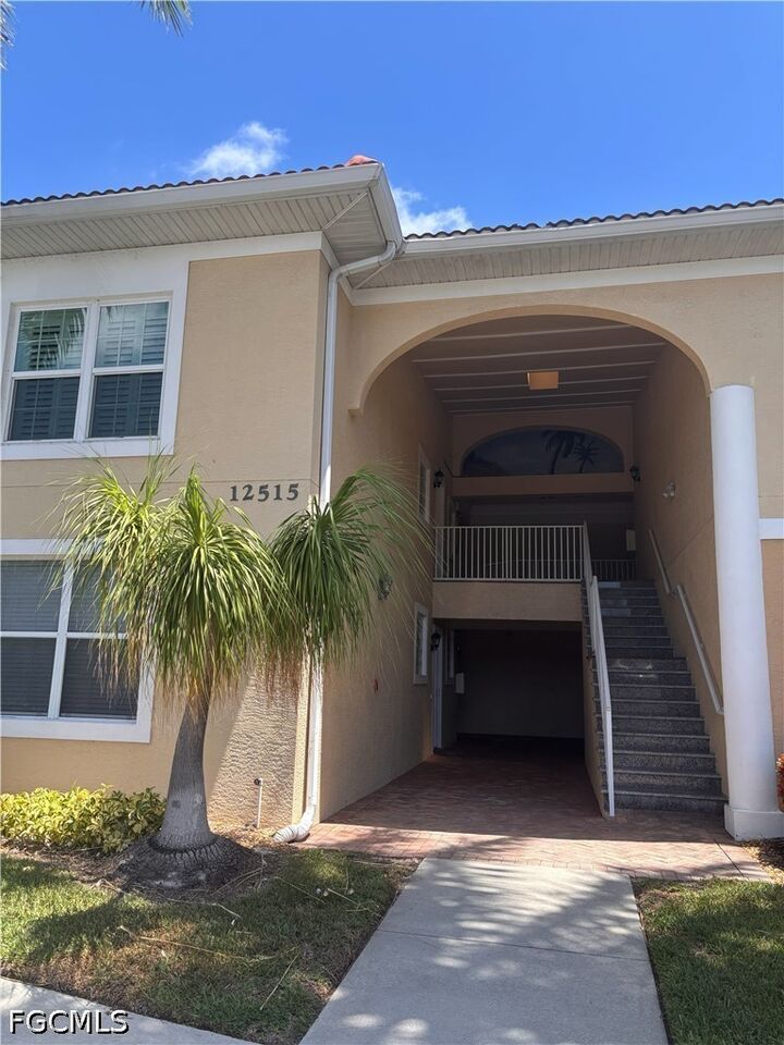 Property Photo:  12515 McGregor Boulevard 104  FL 33919 