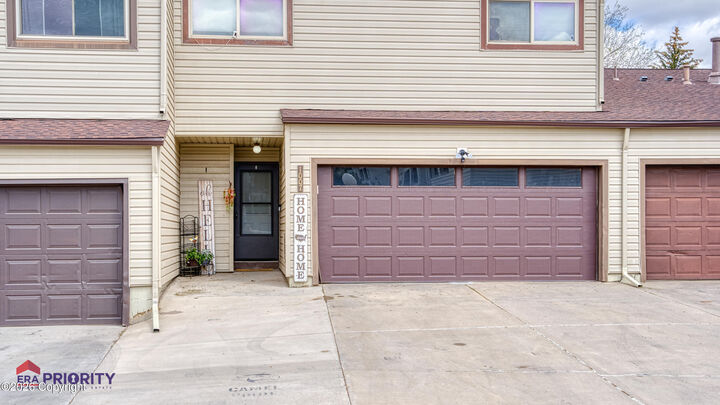 Property Photo:  1007 Santee Dr -  WY 82716 