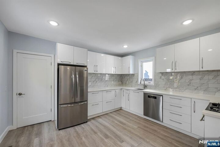 Property Photo:  17 Mission Street 1  NJ 07042 
