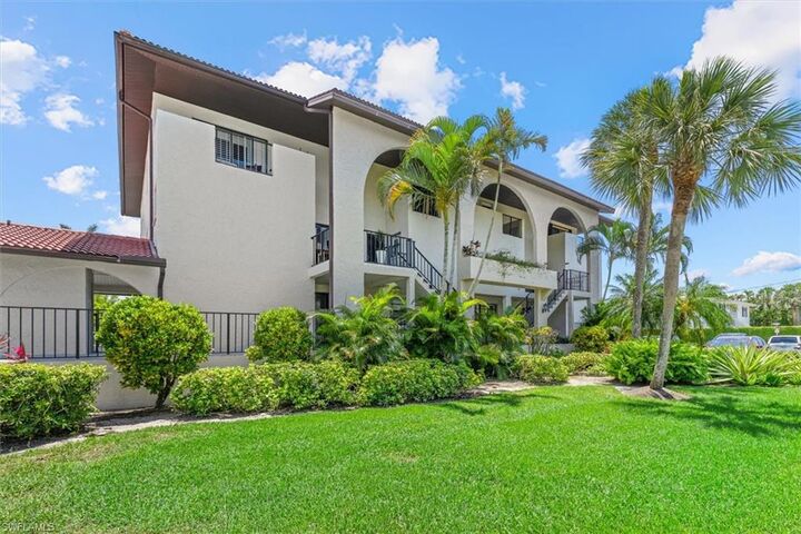 Property Photo: 1400 Blue Point Ave 104 FL 34102