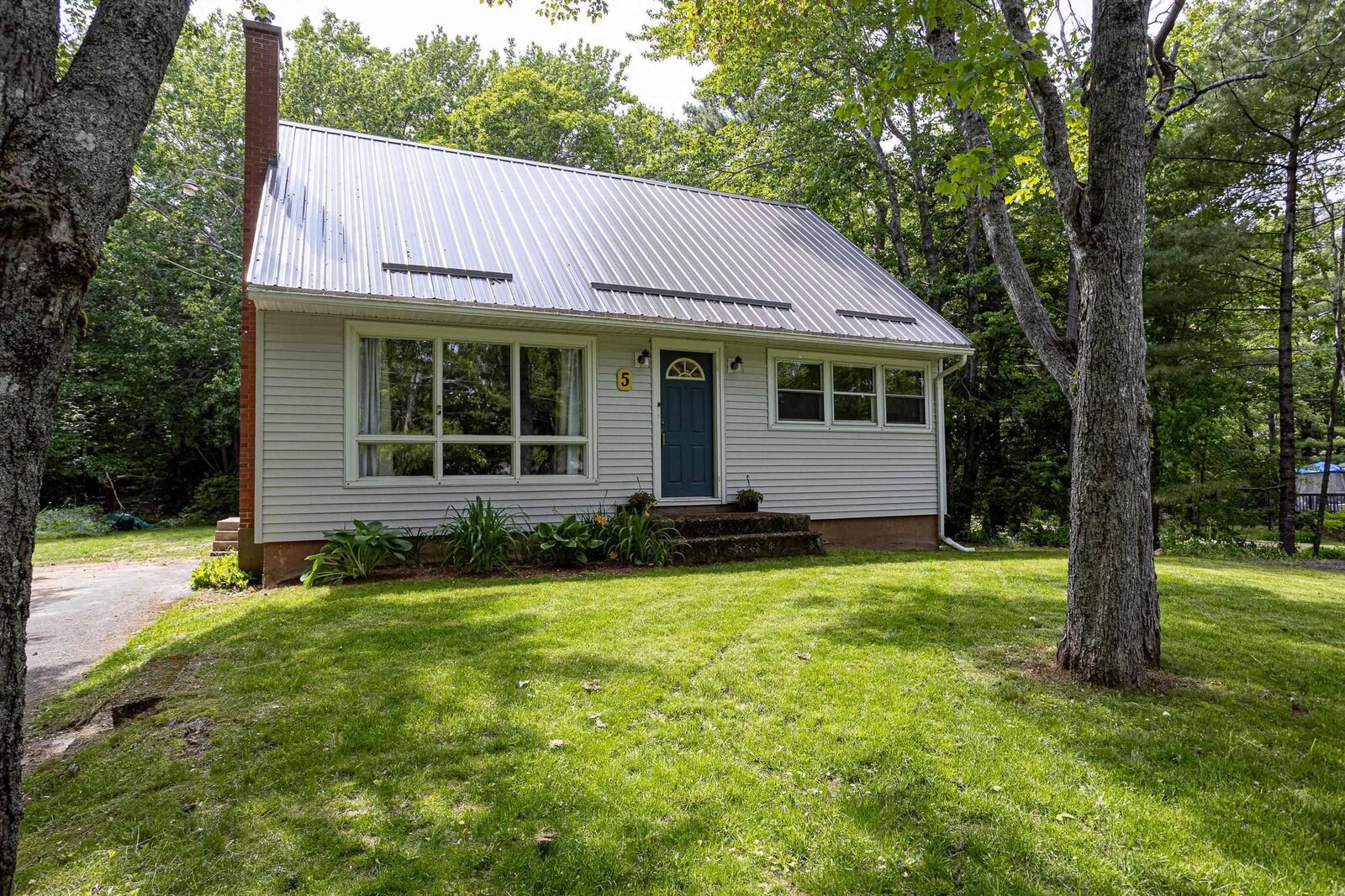 Property Photo:  5 Oakleaf Crescent  NS B2T 1B3 
