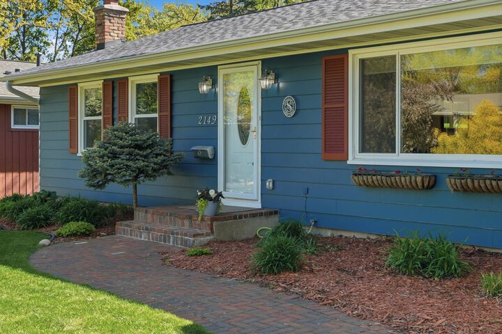 Property Photo:  2149 Lamplight Drive  MN 55125 