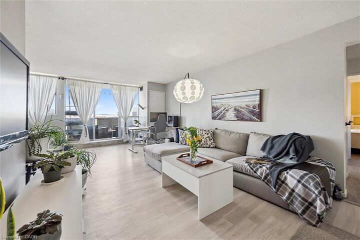 Property Photo:  375 King Street N 1406  ON N2J 4L6 