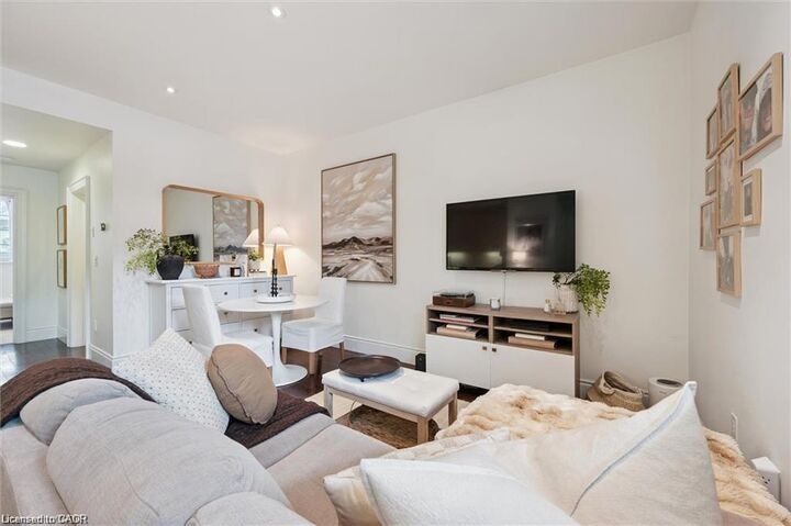 Property Photo:  133 Park Street 101  ON N2L 6L7 