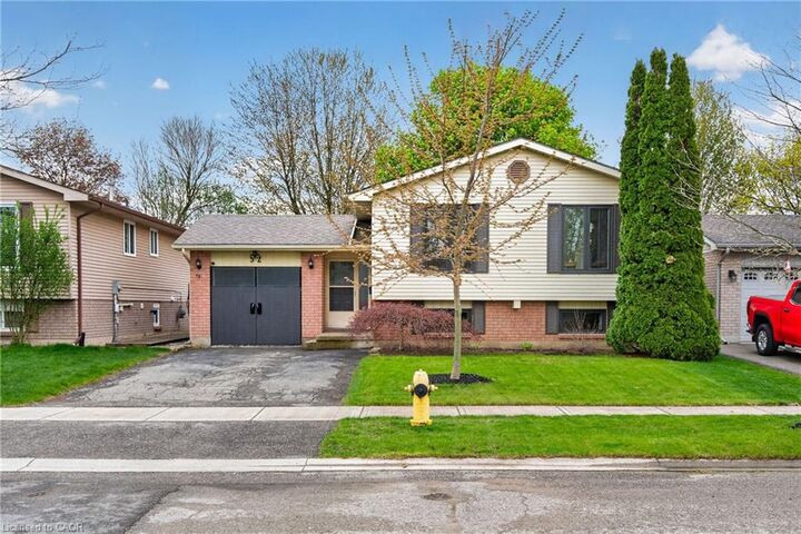 Property Photo:  52 Latzer Crescent  ON N3V 1E1 