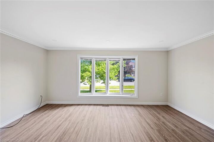 Property Photo:  574 Mortimer Drive  ON N3H 5M6 