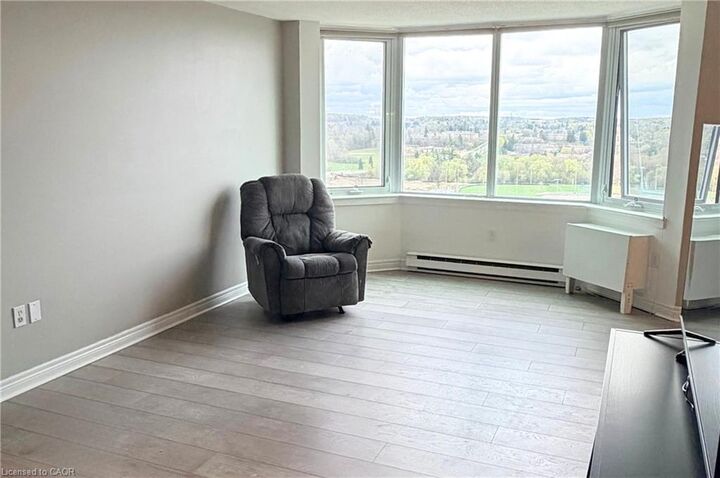 Property Photo:  35 Green Valley Drive 1605  ON N2P 2A5 
