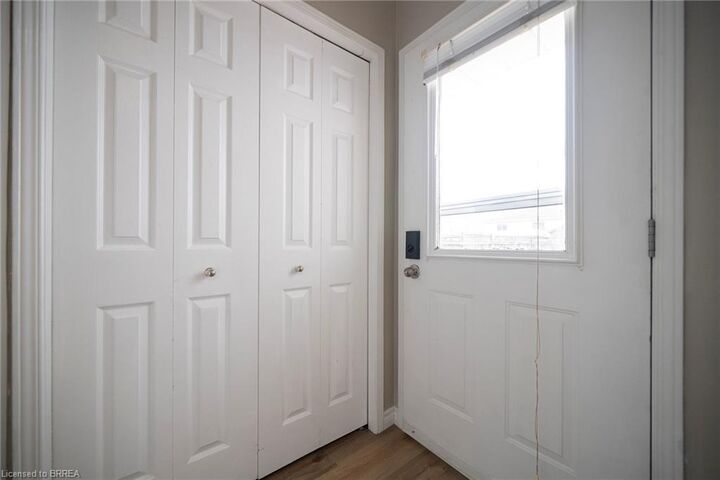 Property Photo:  53 Memorial Drive Lower  ON N3R 5S2 