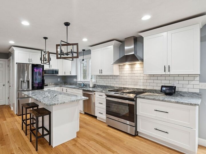 Property Photo:  97 Glenwood Pl Ext  MA 01543 