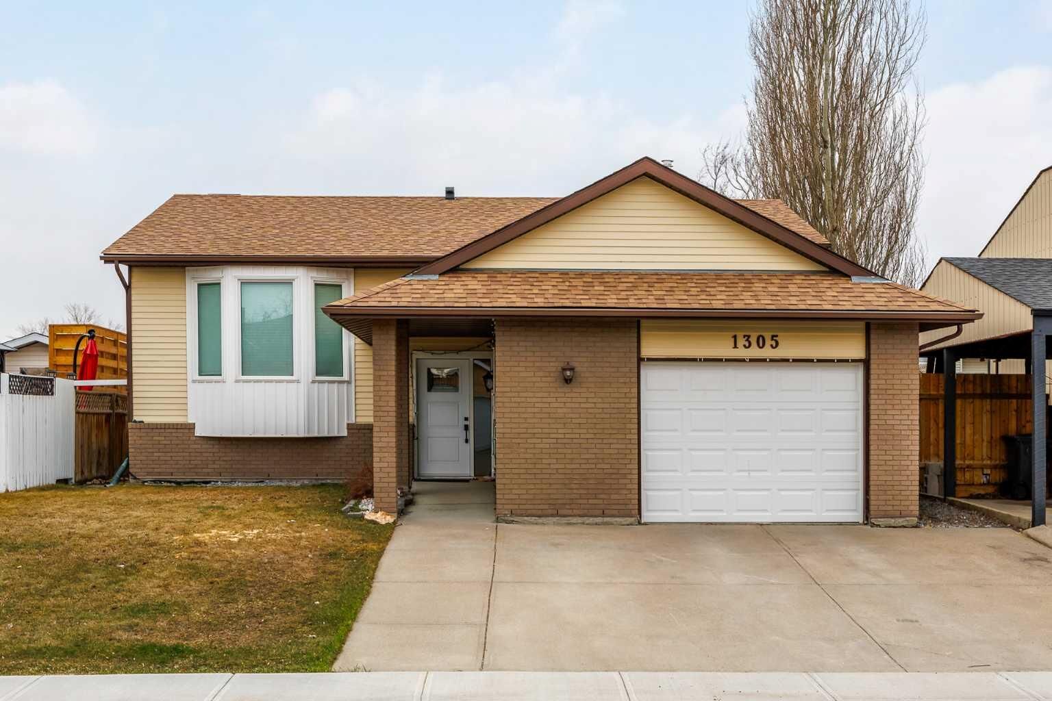 Property Photo: 1305 10 Avenue SE AB T0L 1B0