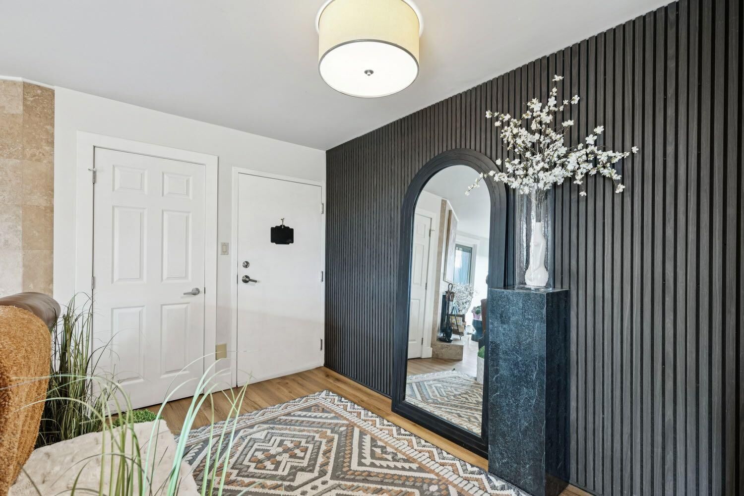 Property Photo:  350 4 Avenue NE 203  AB T2E 0J3 