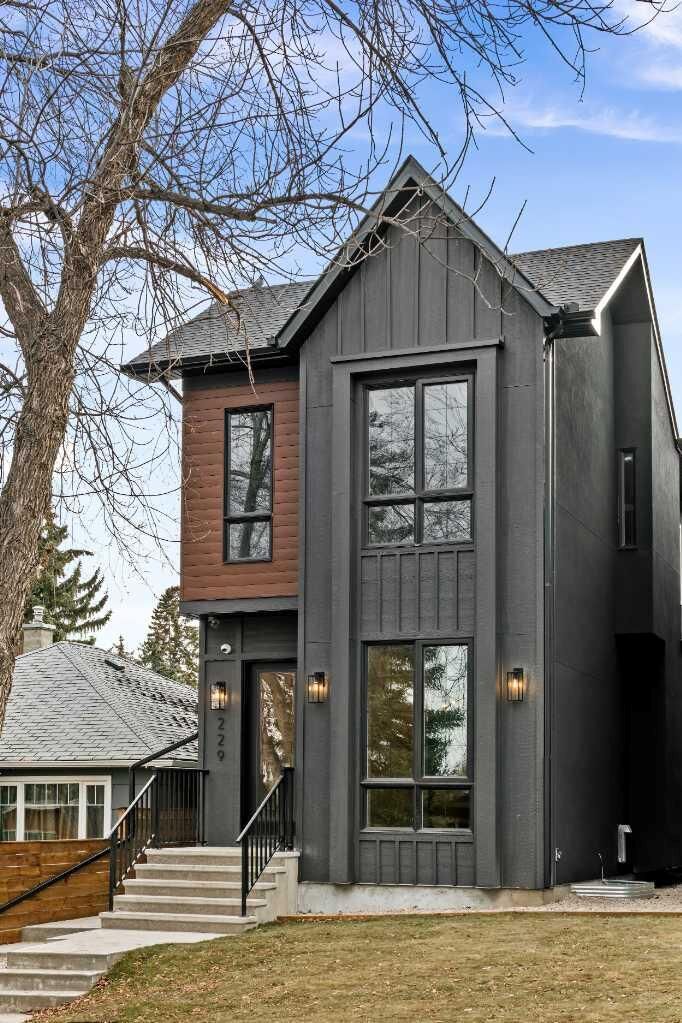 Photo de la propriété: 229 27 Avenue NW AB T2M 2H5