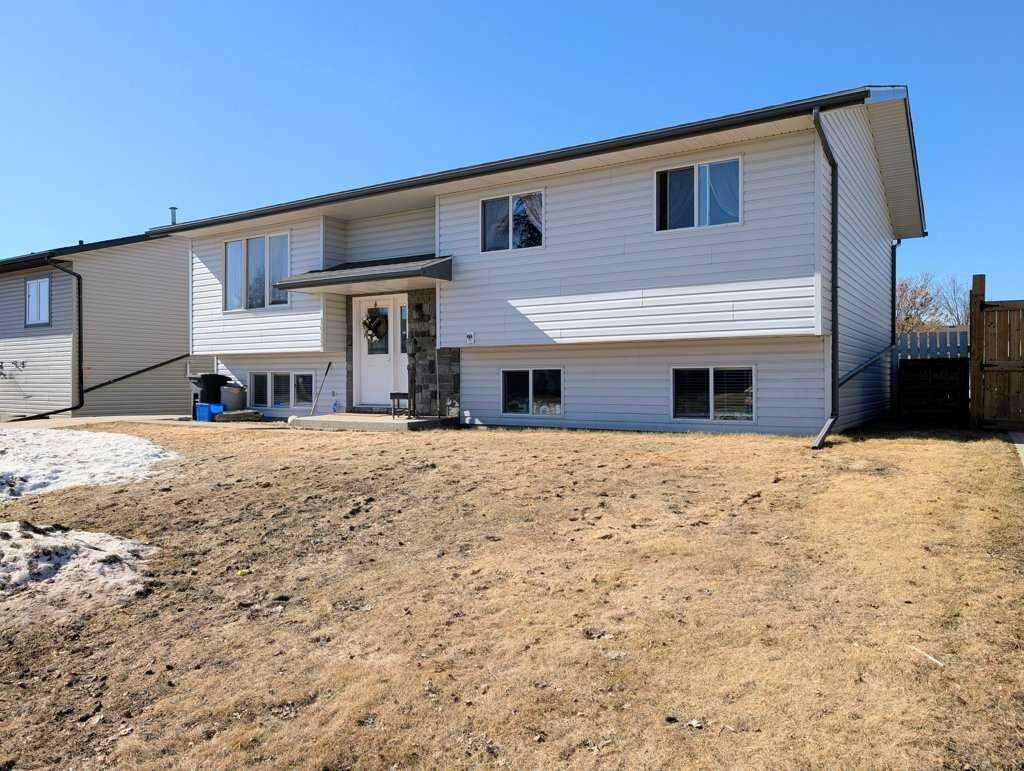 Property Photo:  1013 10 Avenue SE  AB T0G 2A3 