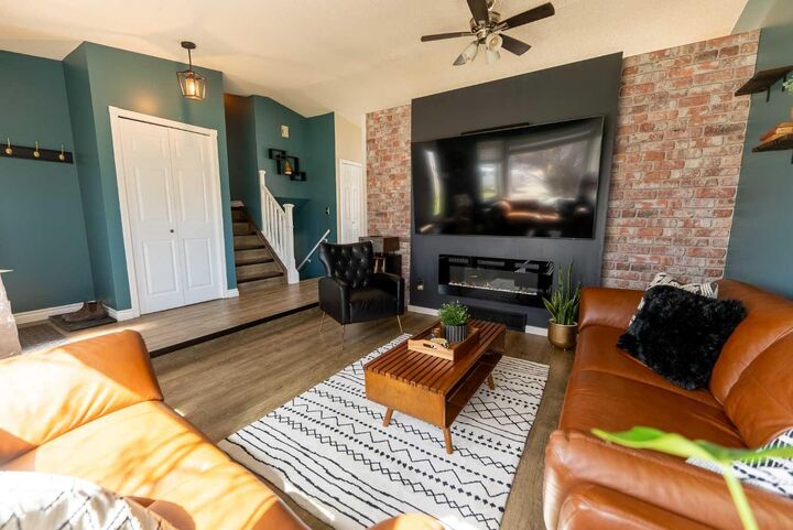 Property Photo:  18 Dunlop Street  AB T4R 2G6 