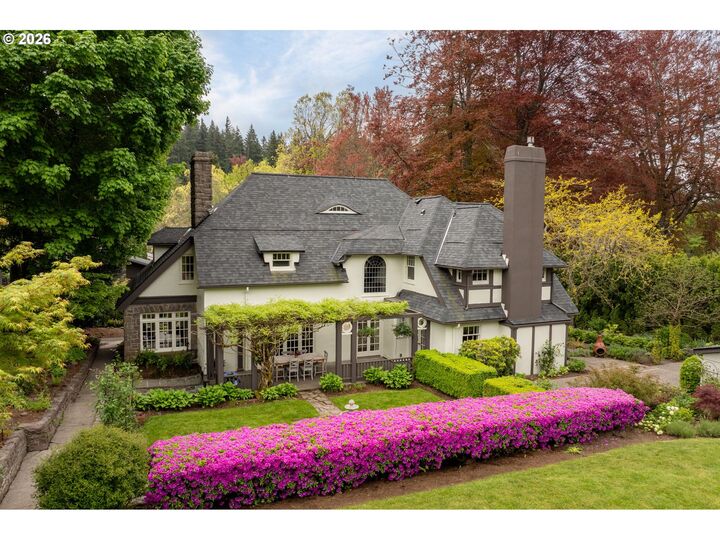 Property Photo:  6687 SE Scott Dr  OR 97215 