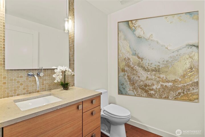 Property Photo:  10000  Main Street 603  WA 98004 
