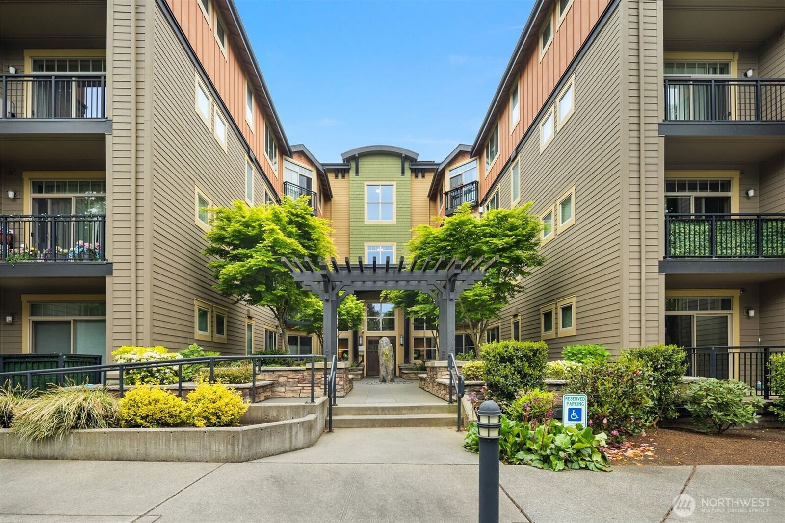 Property Photo:  15700  116th Avenue NE 404  WA 98011 
