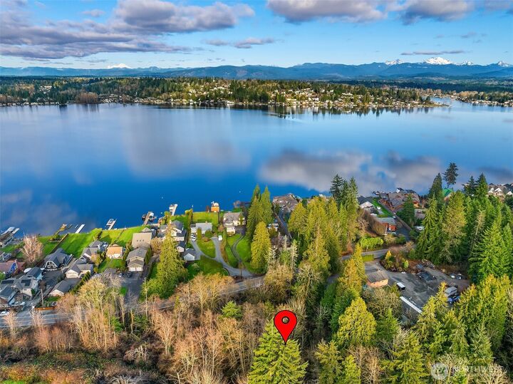 Property Photo:  507  101st Avenue NE  WA 98258 