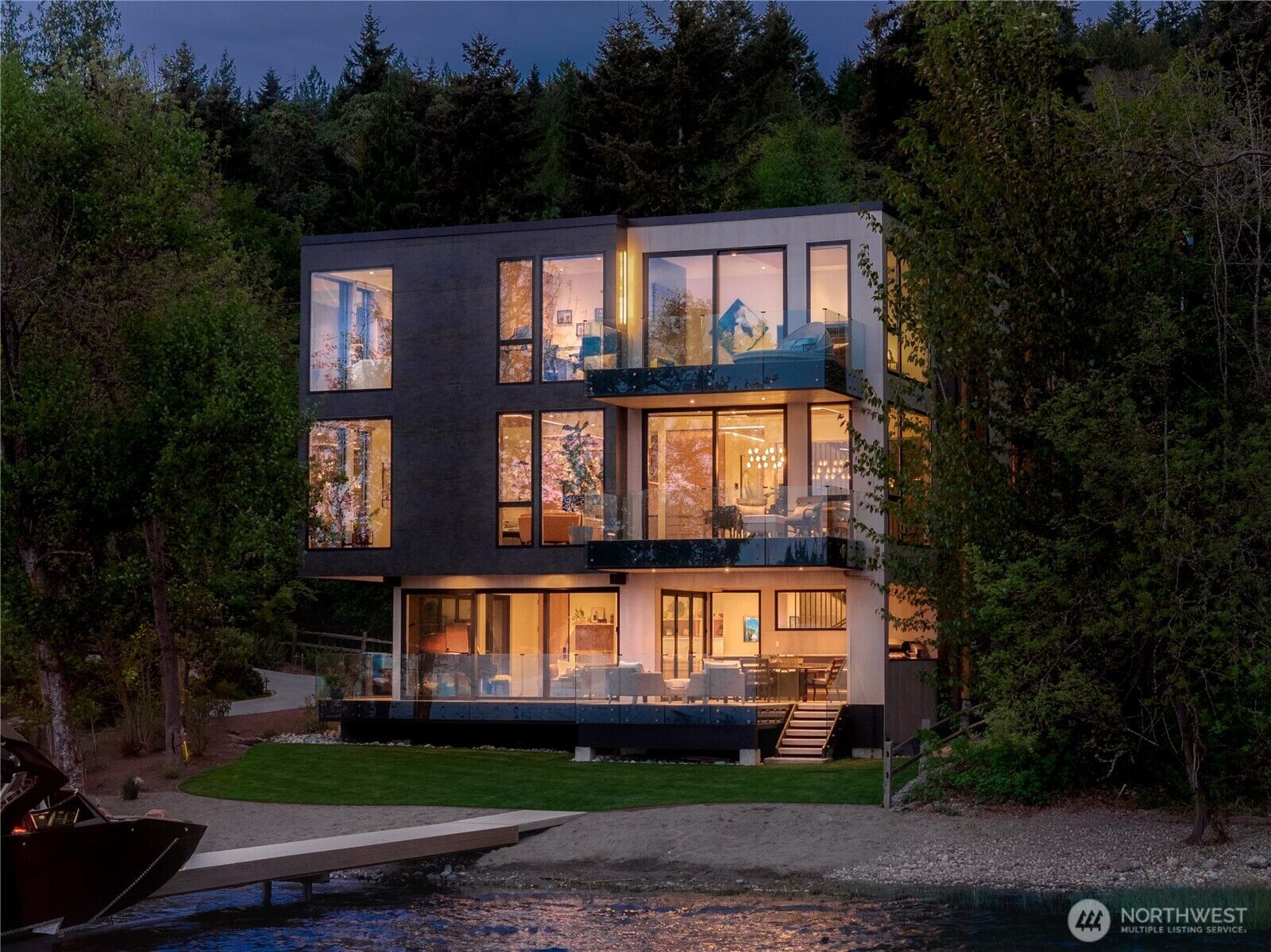 Property Photo:  3101 E Lake Sammamish Parkway NE  WA 98074 