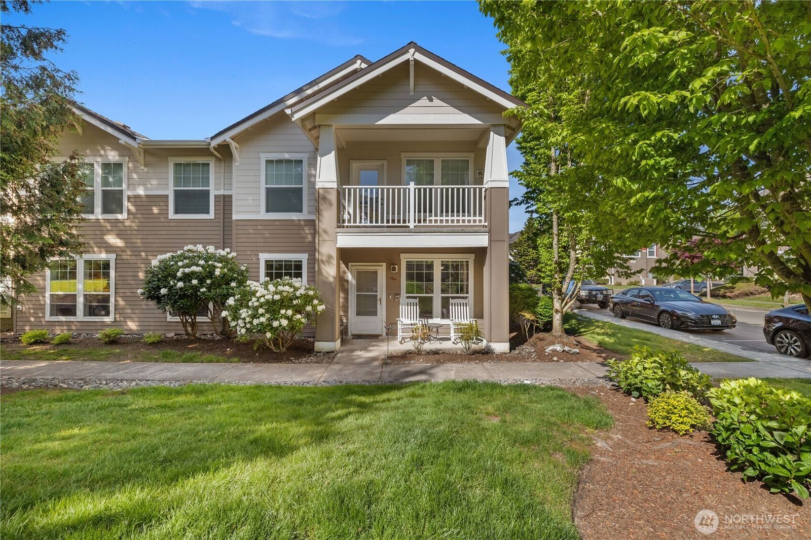 Property Photo: 22627 NE Alder Crest Drive 102 WA 98053