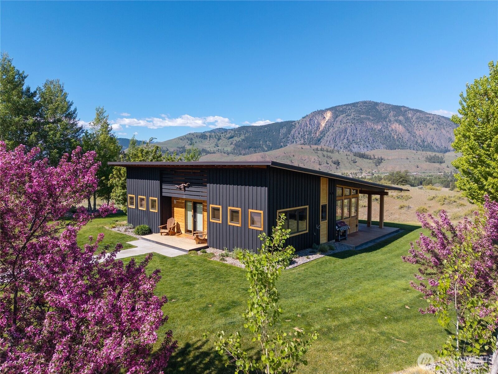 Property Photo: 48 Thurlow Road WA 98856