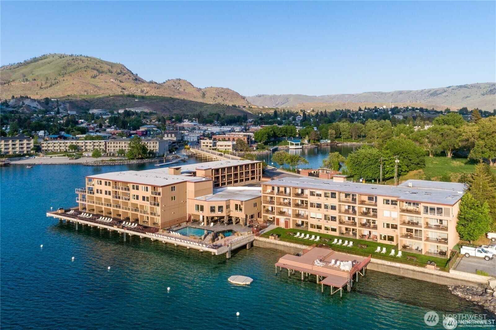Property Photo:  322 W Woodin Avenue 528  WA 98816 