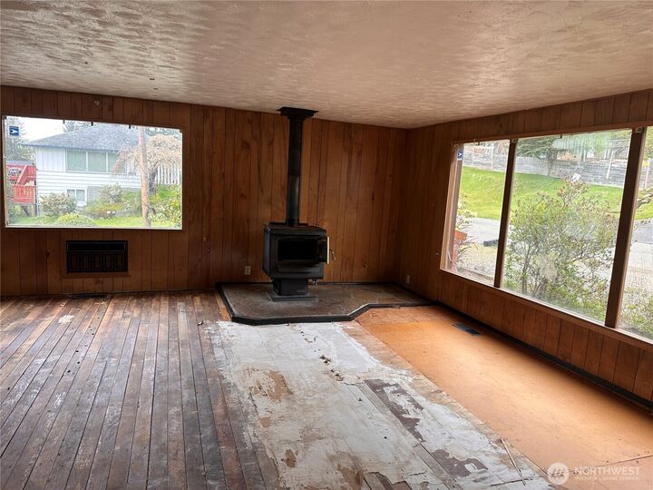Property Photo:  1521  Laura Street  WA 98520 