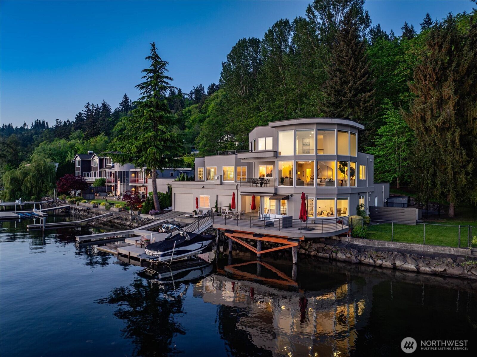 Property Photo:  2007 E Lake Sammamish Parkway NE  WA 98074 