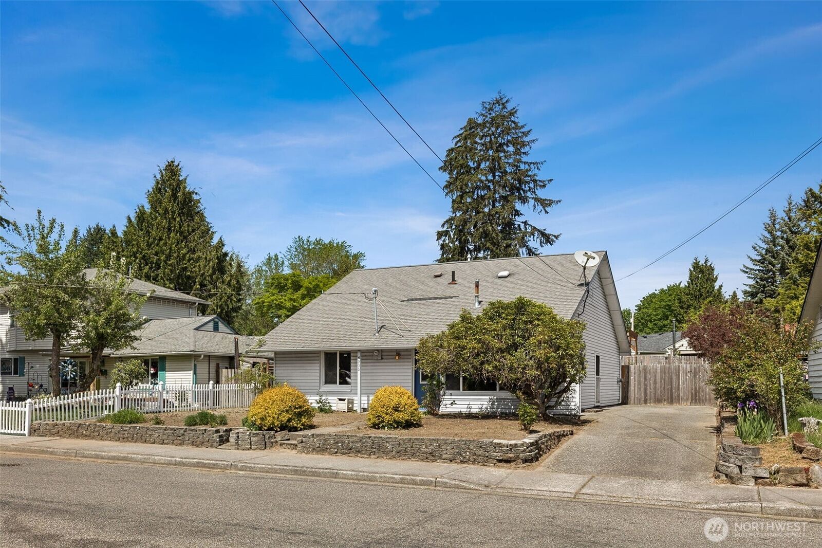 Property Photo:  4905  234th St.  SW  WA 98043 