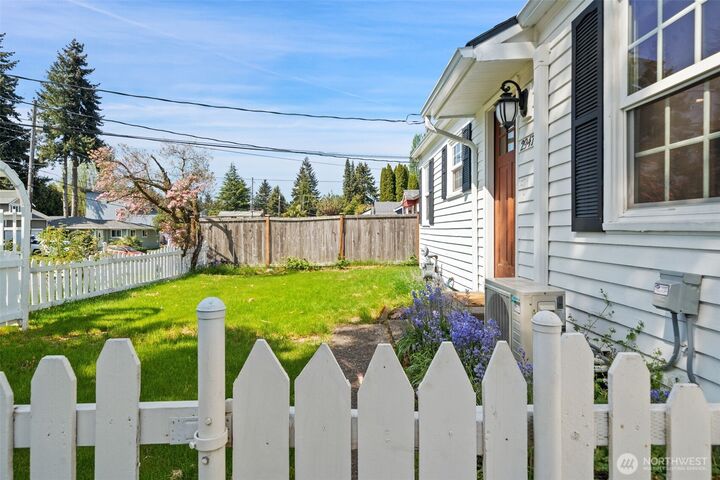 Property Photo:  2947  38th Avenue NE  WA 98422 