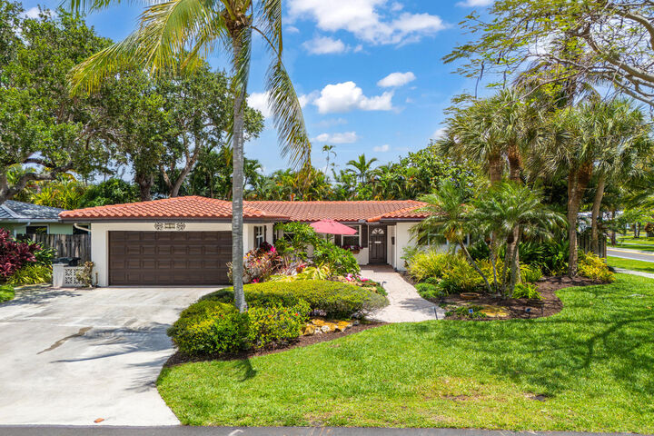 Property Photo:  701 SW 5th Street  FL 33486 